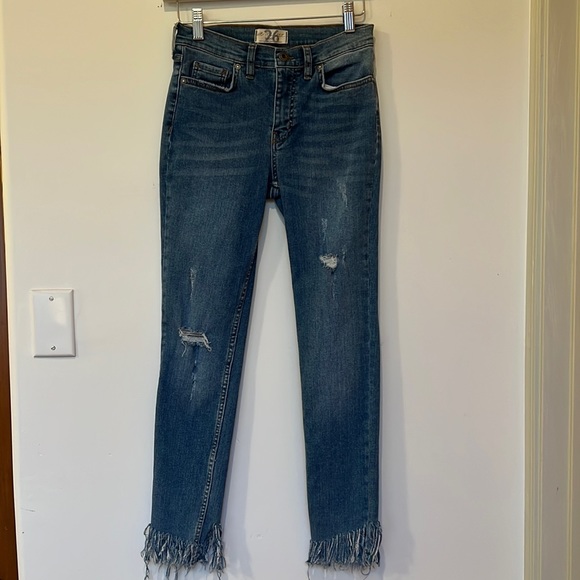 We The Free High Rise Distressed Skinny Jeans - Size 26 - Picture 3 of 13